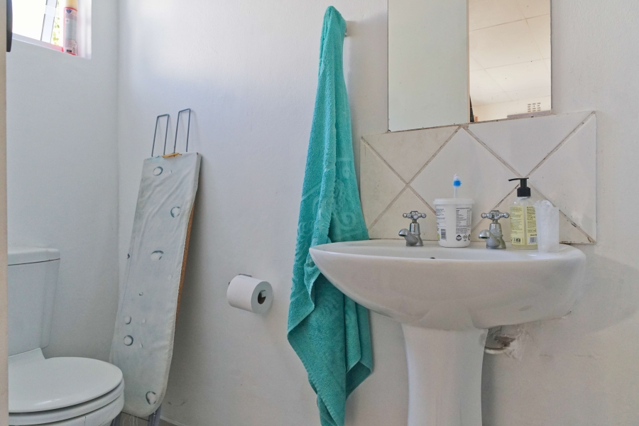 4 Bedroom Property for Sale in Winterstrand Eastern Cape